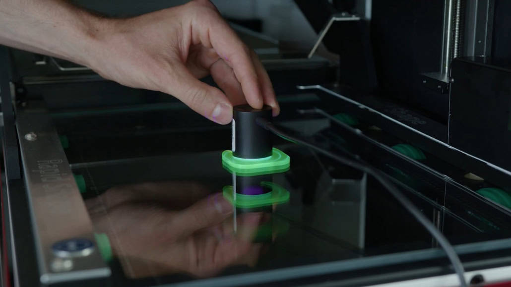 Screen showing a pattern being projected by the DLP 3D printer’s projector for calibration to ensure accuracy